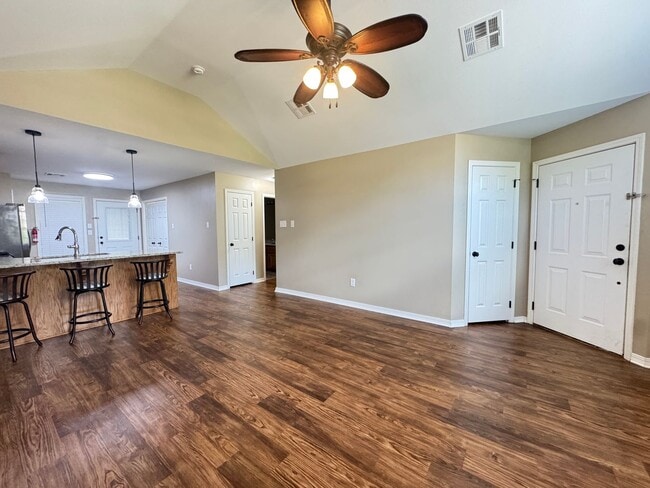 Building Photo - 3 Bed 2 Bath Townhouse in Ruston!