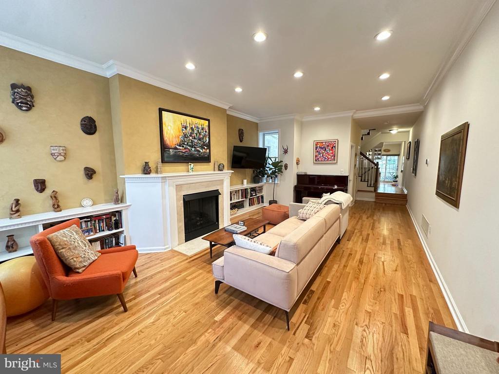 Foto principal - 2046 Bainbridge St