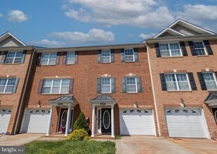 Building Photo - 71 Babylonica Ct