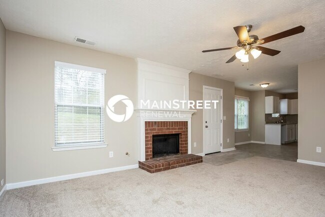 Foto del edificio - 4 Bedroom Pet-Friendly Home in Douglasville, GA with Main Street Renewal