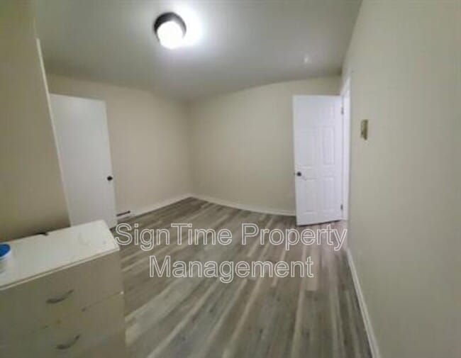 Building Photo - 42 E Washington St