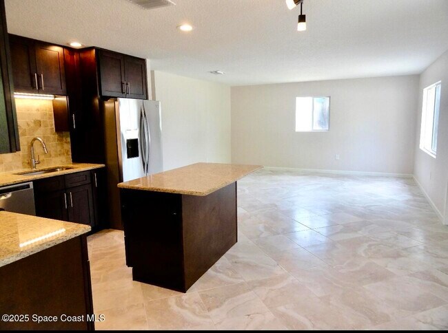 Foto del edificio - 4362 Sherwood Blvd