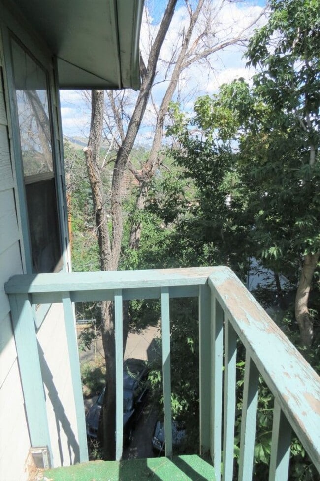 Building Photo - 1 bd apt in 7 unit complex on The Hill.