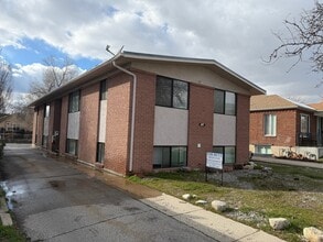 Building Photo - 554 Douglas St