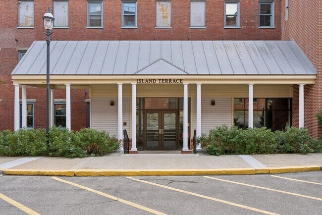 Building Photo - 1 Saco Island Terrace