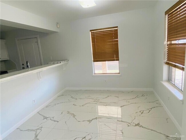 Foto del edificio - 3105 E Laurel St