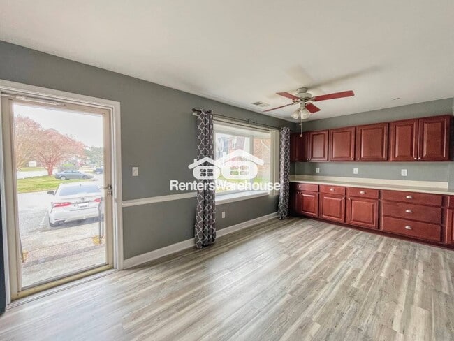 Building Photo - 121 Charles Parish Dr