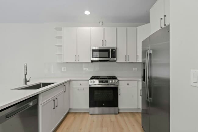 Building Photo - 432 S Maple Ave