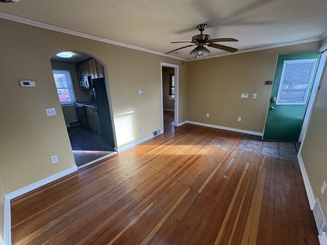 Building Photo - Charming & Cozy 1-Bedroom Retreat in Brooklyn Center – Perfect for Simplified Living!