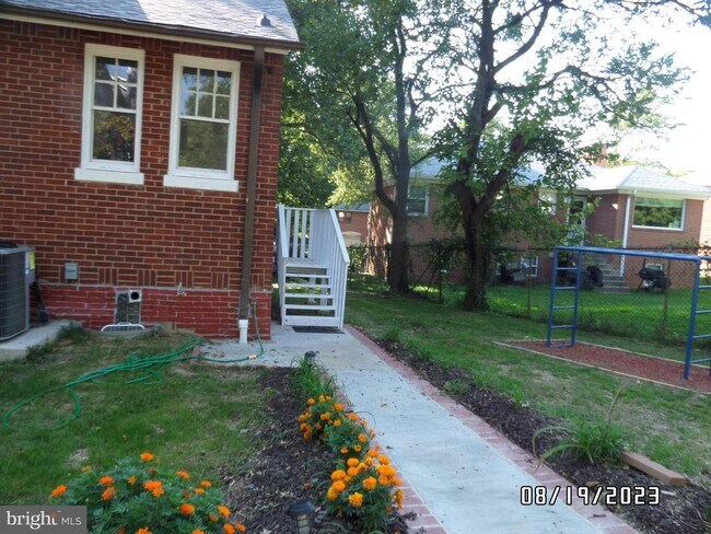 Building Photo - 9501 Hale St