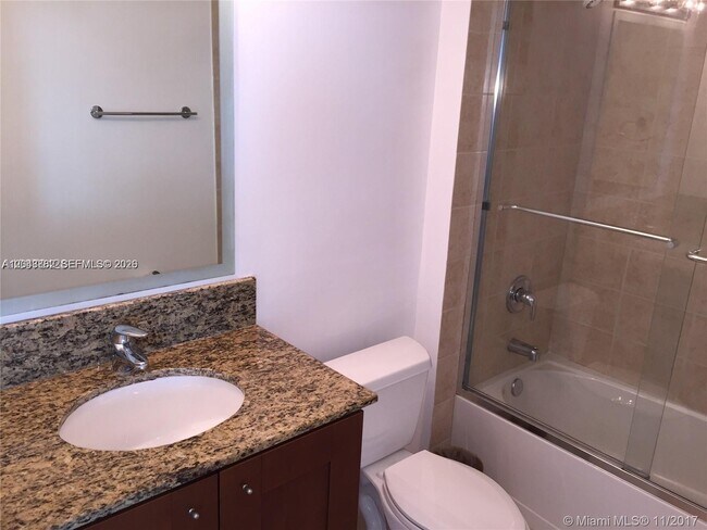 Foto del edificio - 9066 SW 73rd Ct