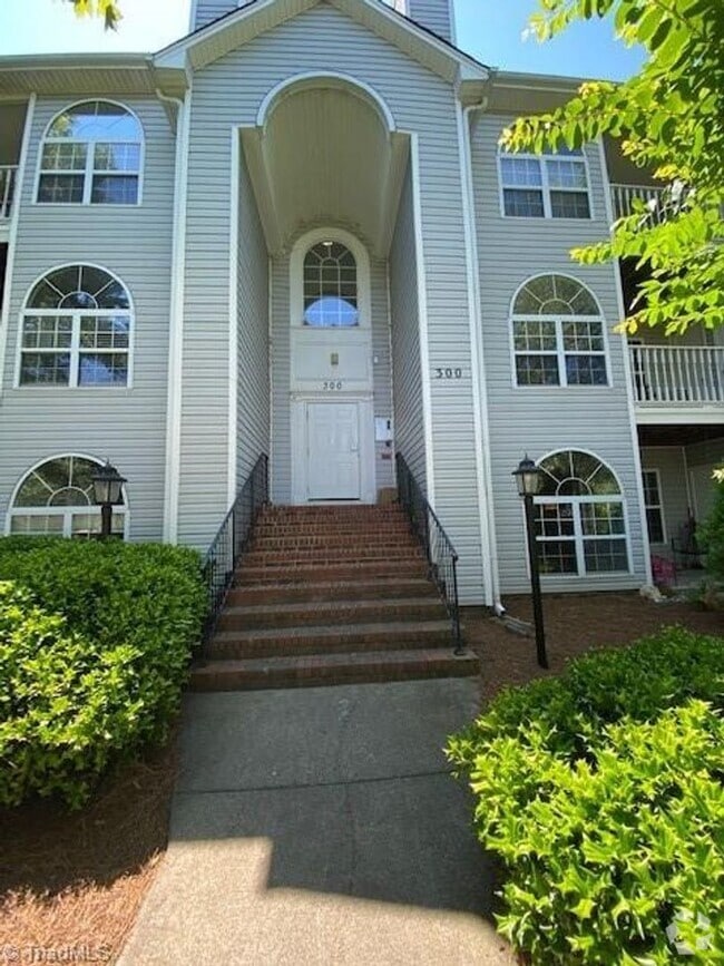 Building Photo - 334 Quietwood Dr
