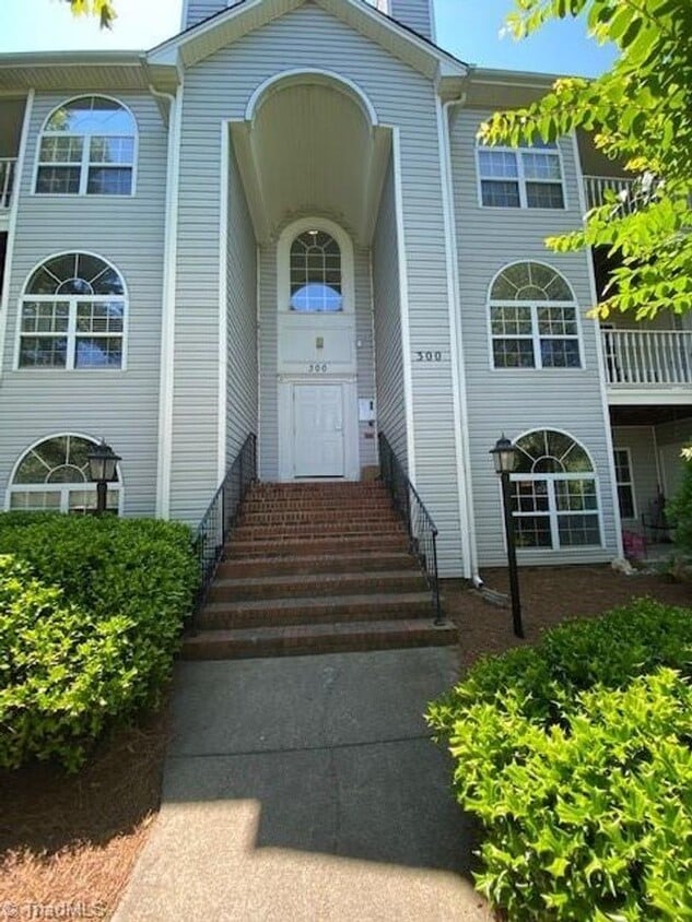 Primary Photo - 334 Quietwood Dr