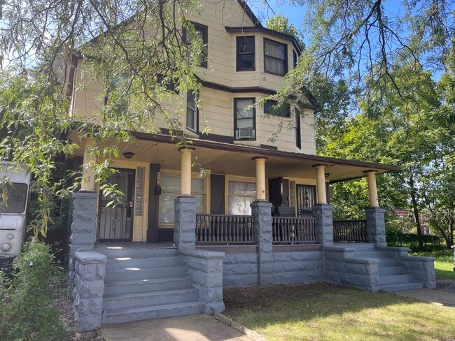 Building Photo - 2180 E 82nd St