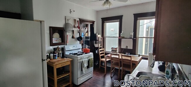 Building Photo - 122 Columbia St