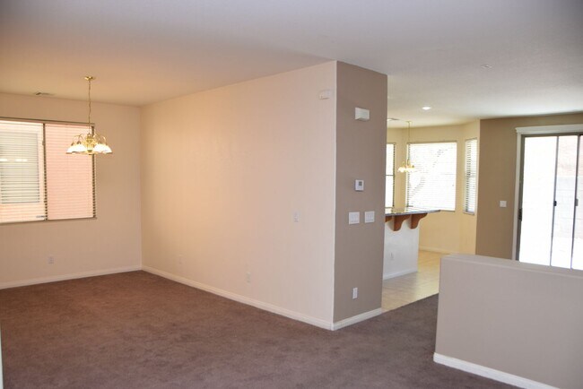 Foto del edificio - 7140 N Campbell Rd