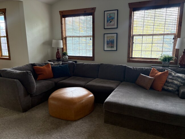 Foto del edificio - 715 Moraine Ct