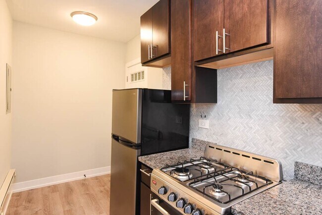 Building Photo - 428 W Belden Ave