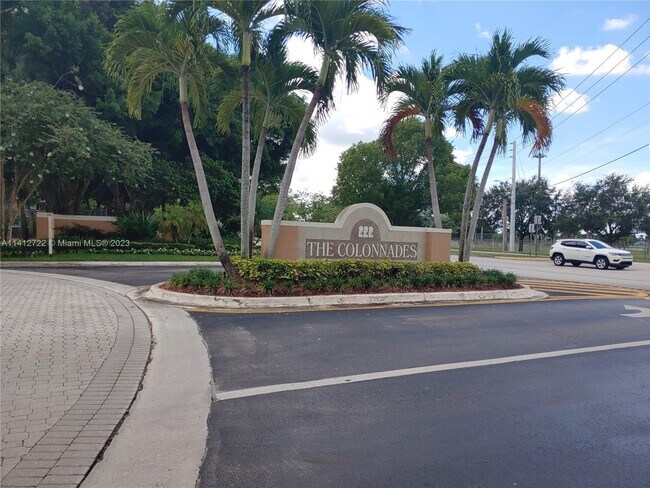 Building Photo - 704 NW 92nd Ave