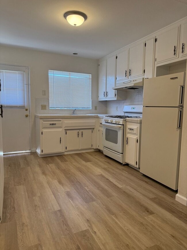 Building Photo - 73615 Sun Valley Dr