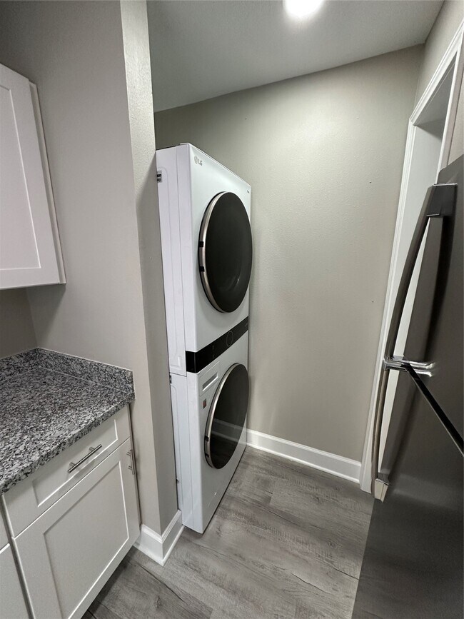 Foto del edificio - 9707 Richmond Ave.