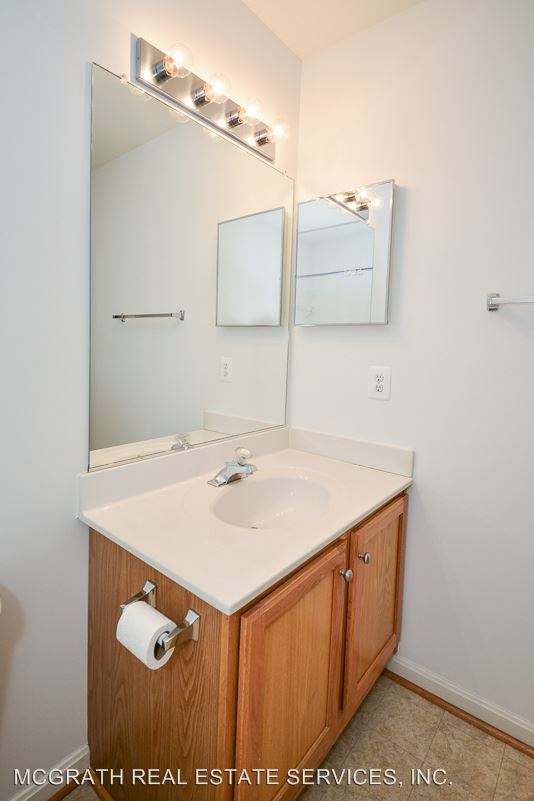 Building Photo - 43517 Kiplington Sq