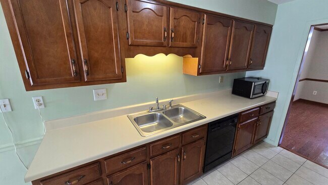 Foto del edificio - 1388 Hardwood Trail