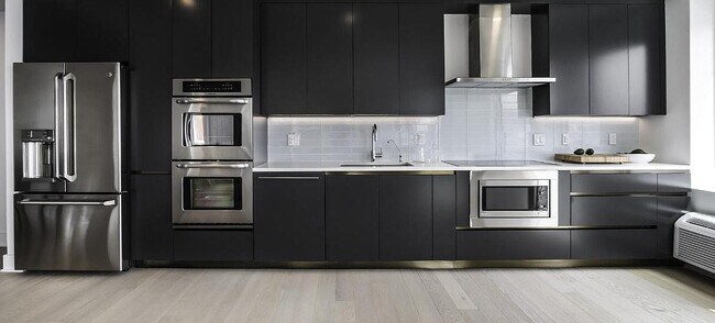 Foto del edificio - 9007 Riverside Pl