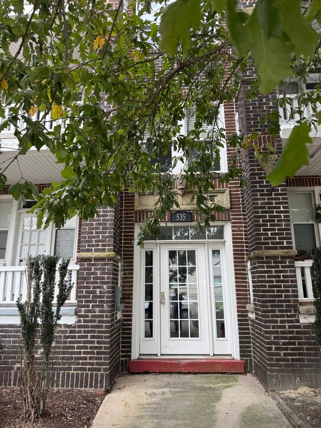 Building Photo - 535 W 36th St