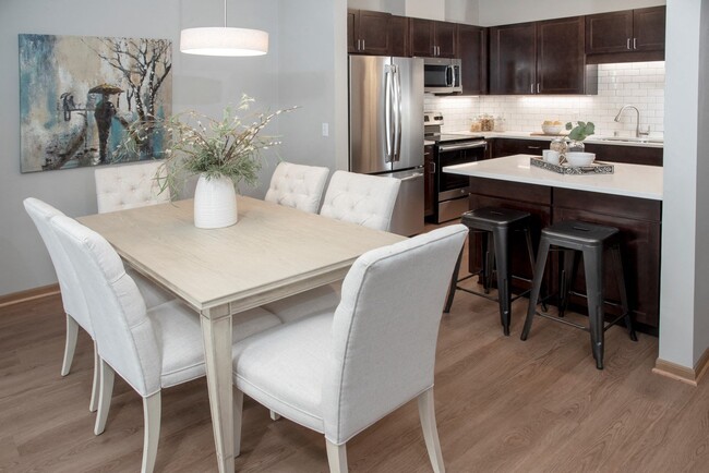 Foto del edificio - Cedar Pointe Townhomes