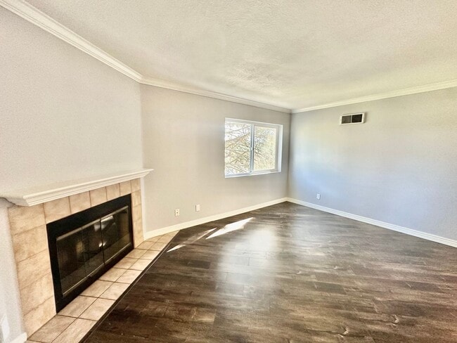 Foto del edificio - Bright and Gorgeous Condo in UTC near UCSD!!