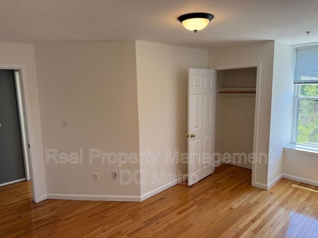 Foto del edificio - 1441 Spring Rd NW