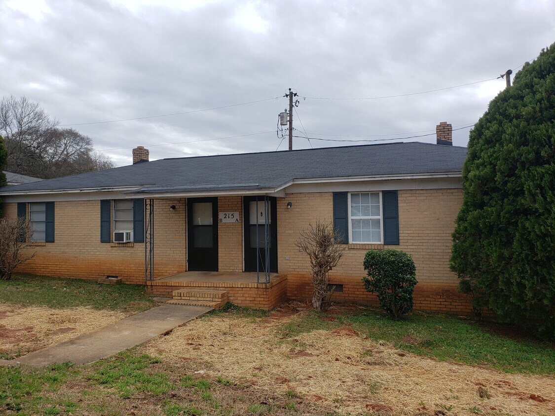 215 Nichol St Unit A, Greenville, SC 29607 Apartments in Greenville