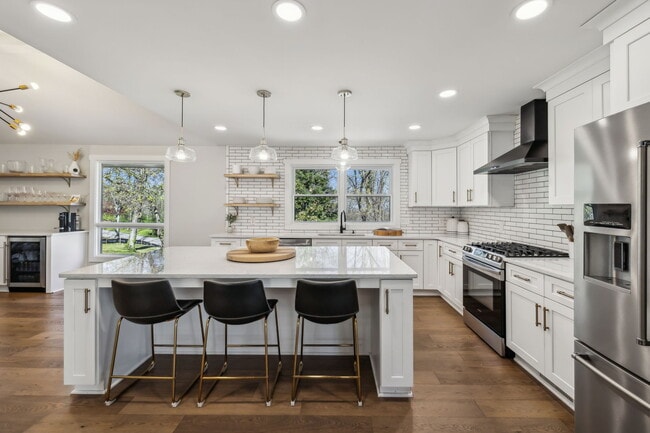 Building Photo - 4604 Mountainview Dr