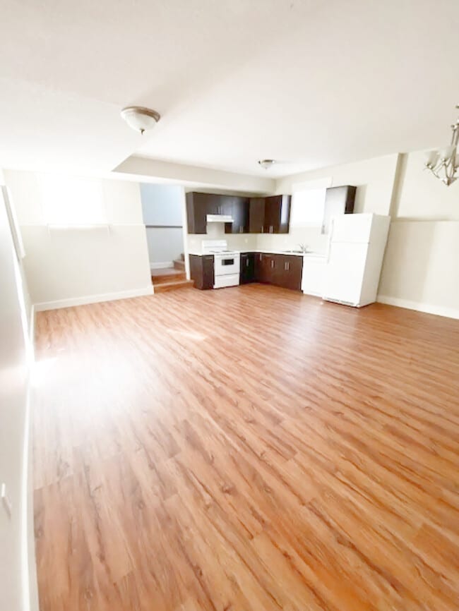 Building Photo - 9113 101 Ave