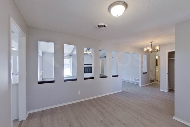 Foto del edificio - 5208 Kingswood Cir