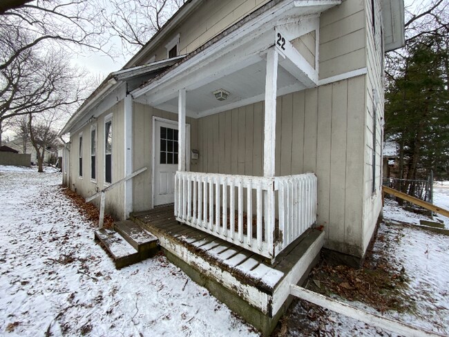 Building Photo - 22 Quimby St NE