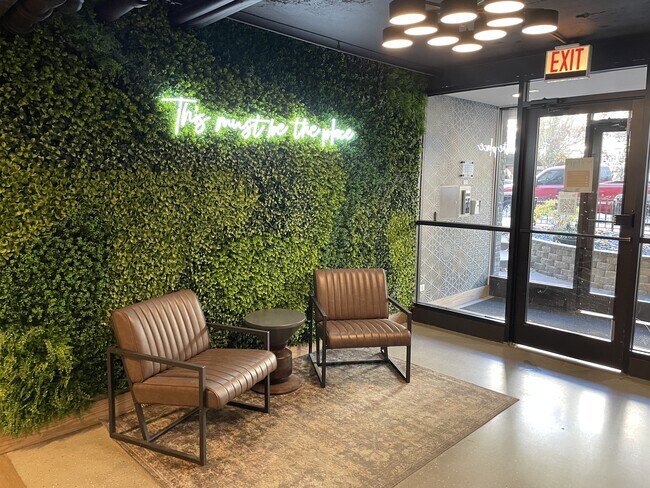 Front Lobby - Oakdale Terrace - 525 W Oakdale Ave