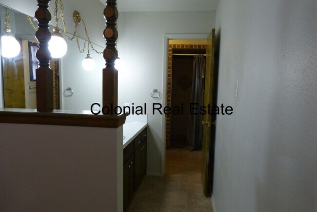 Foto del edificio - Spacious 3 bedroom 2 bathroom home