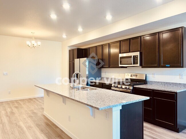 Foto del edificio - 887 E 98th Ave