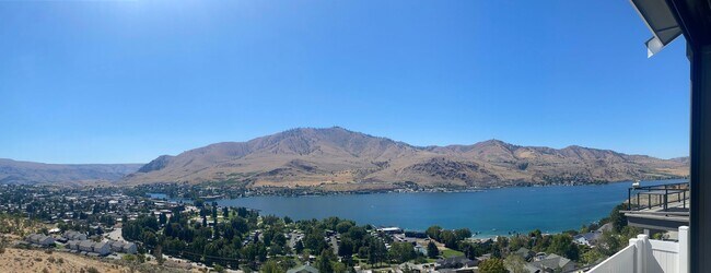 Building Photo - 3 Bedroom, 2 Bath with Spectacular Views o...