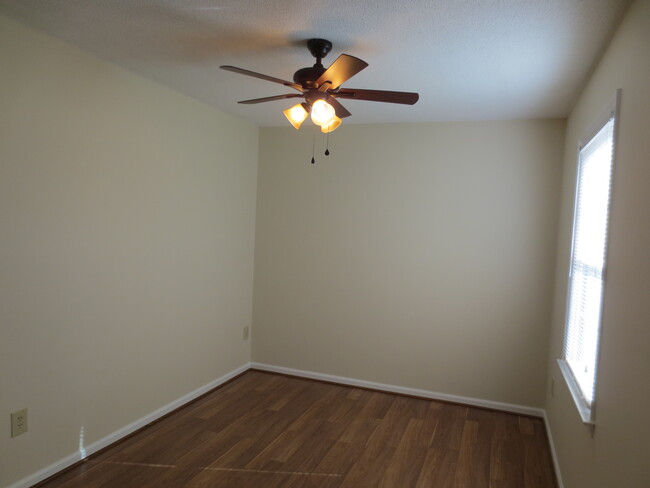 Building Photo - Kincaid Circle Apartments