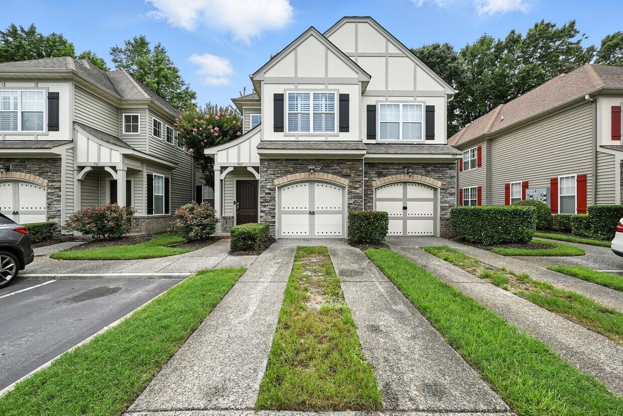 Primary Photo - 965 Turtle Pond Ln