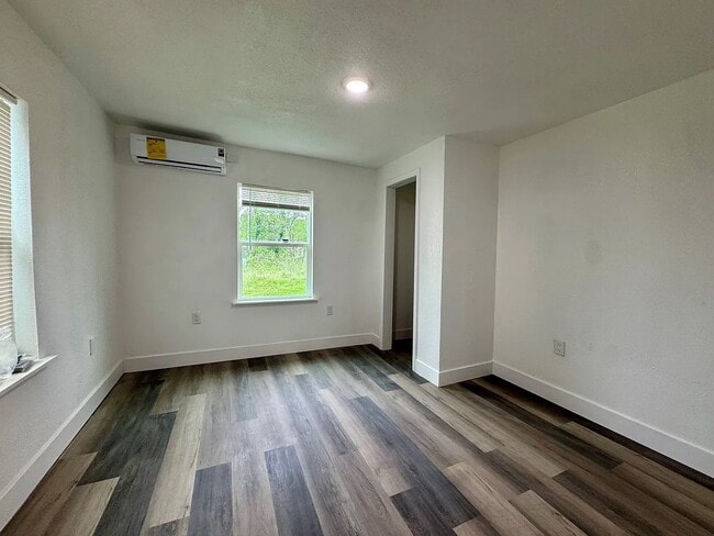 Foto del edificio - 1704 Dalhart St