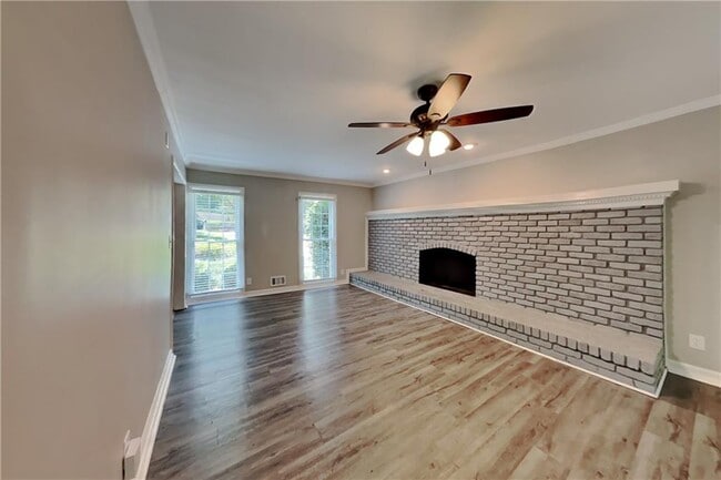 Building Photo - 3770 Fox Hills Dr SE