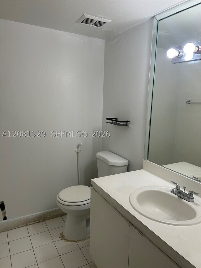 Foto del edificio - 18111 NW 68th Ave