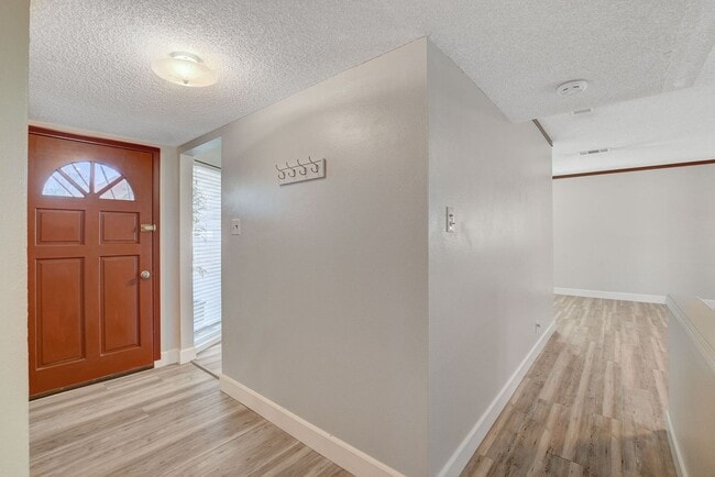 Building Photo - Charming Single-Story Home in Prime Northwest Location