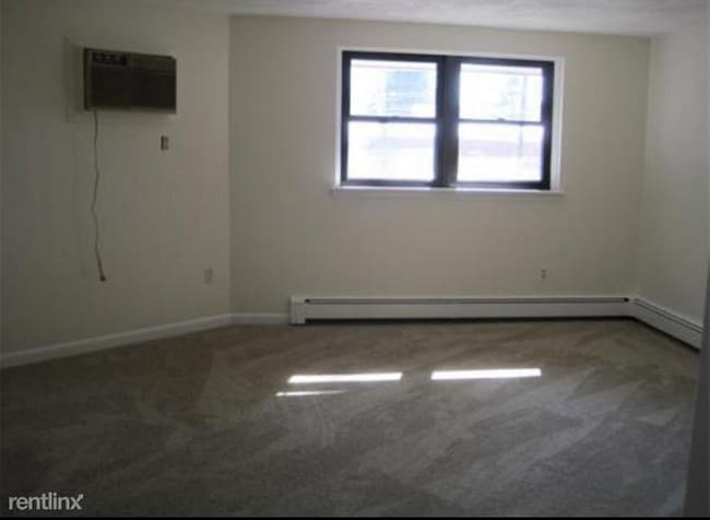 Building Photo - 2 Town House Ln