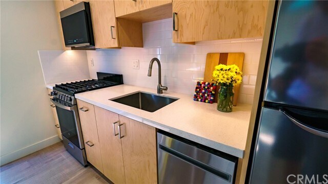Foto del edificio - 795 W 10th St