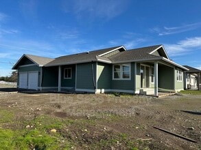 Building Photo - 865 W Hendrickson Rd